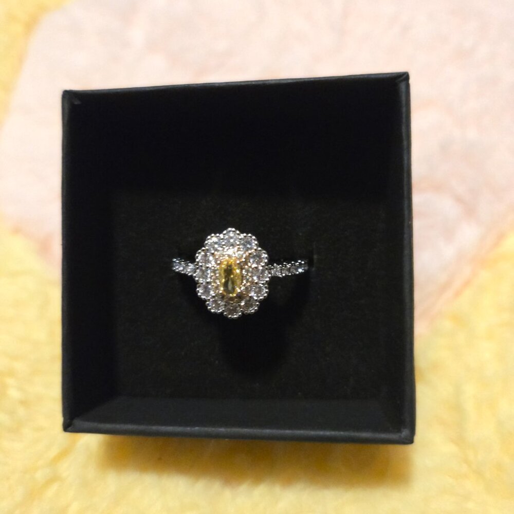 New Elegant Sunflower Ring with Sparkling Cubic Zirconia SZ7